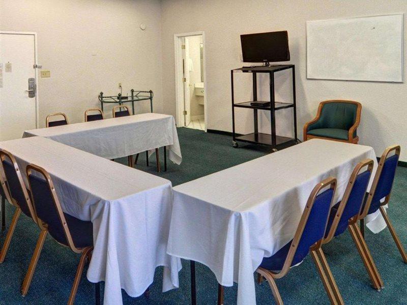 Quality Inn Tulsa Central Ngoại thất bức ảnh