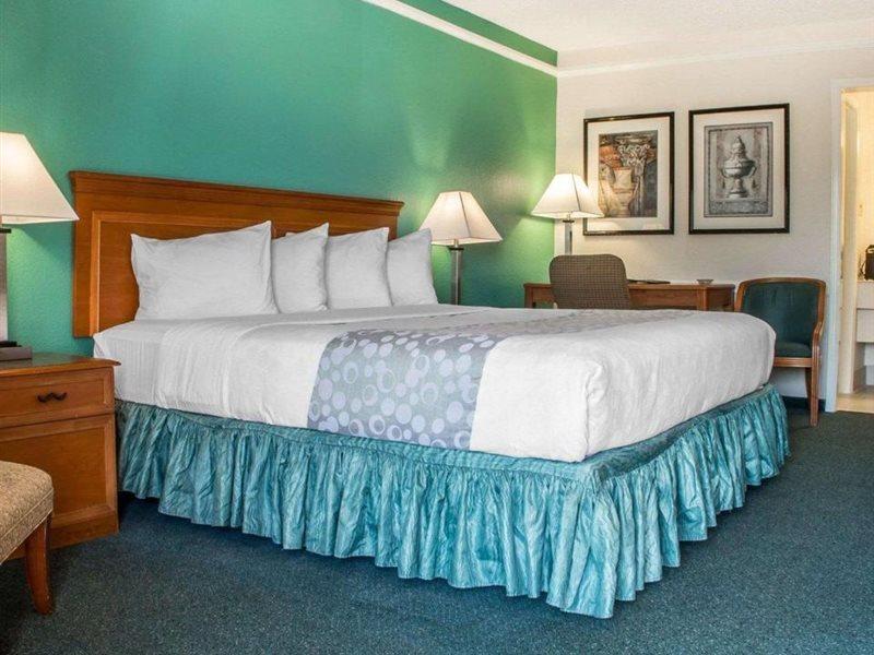 Quality Inn Tulsa Central Ngoại thất bức ảnh