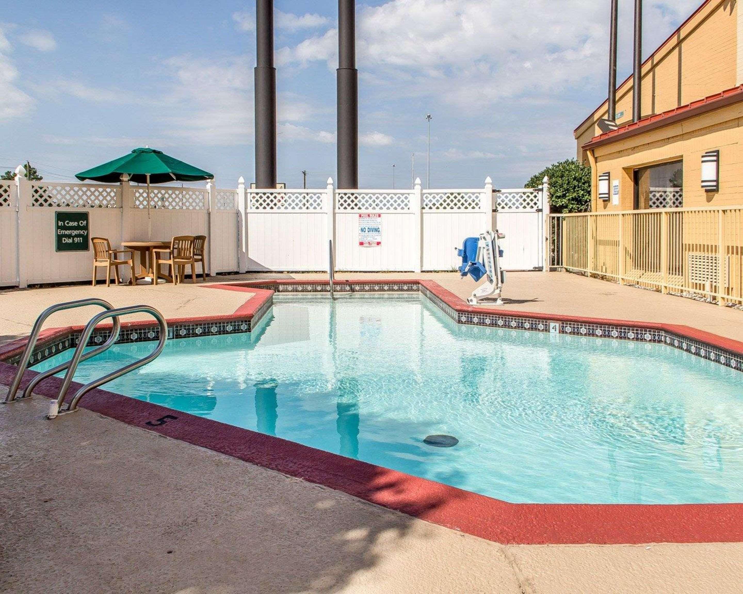 Quality Inn Tulsa Central Ngoại thất bức ảnh