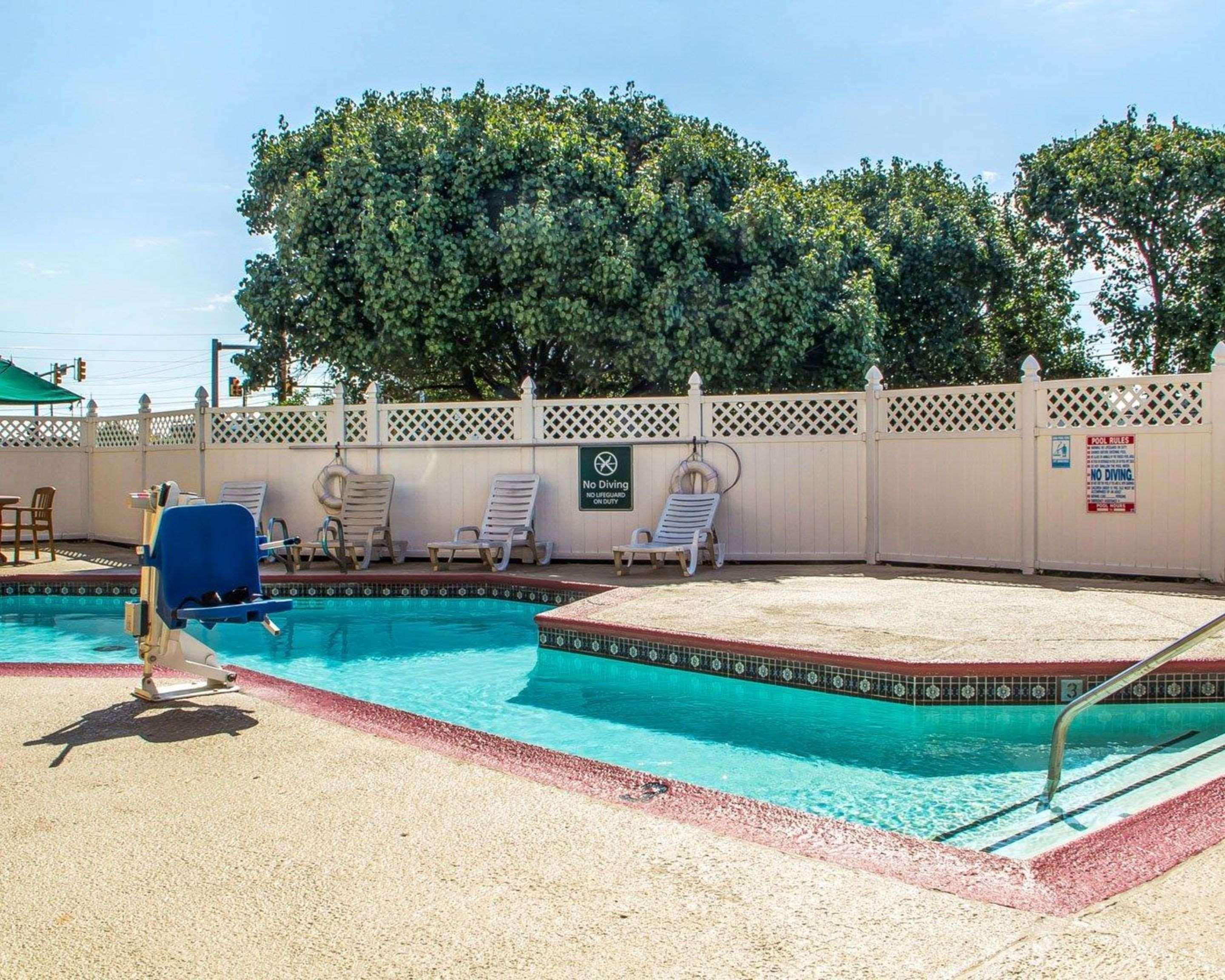Quality Inn Tulsa Central Ngoại thất bức ảnh