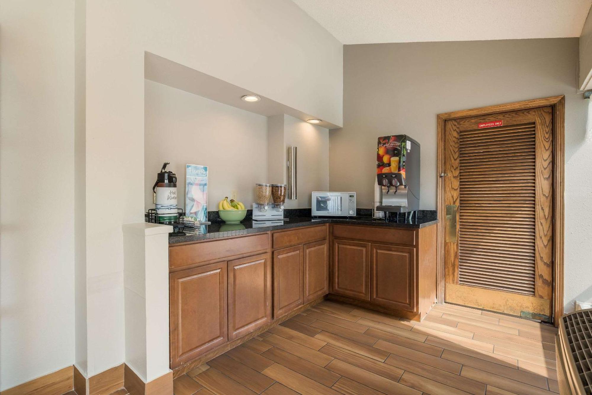 Quality Inn Tulsa Central Ngoại thất bức ảnh