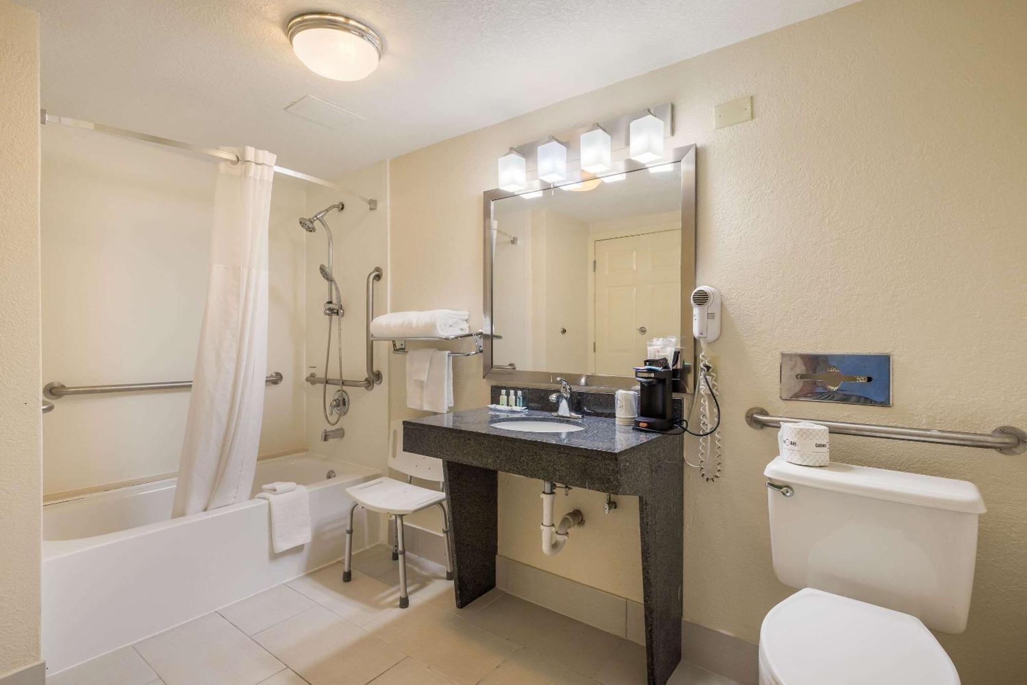 Quality Inn Tulsa Central Ngoại thất bức ảnh